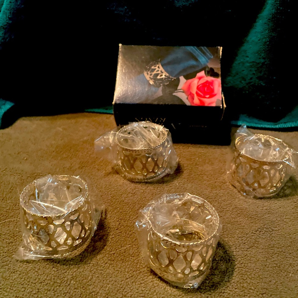 Set of 4 Vintage Silver Played Napkin Rings(New)